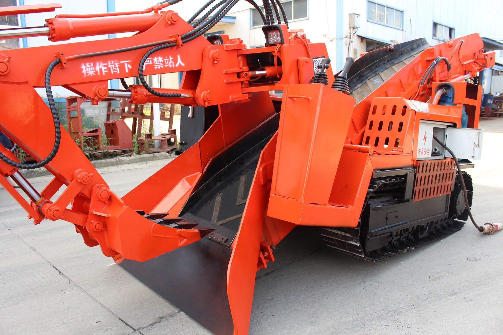 小型履帶扒渣機(jī)